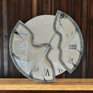 Horloge déstructurée personnalisée Mme G.