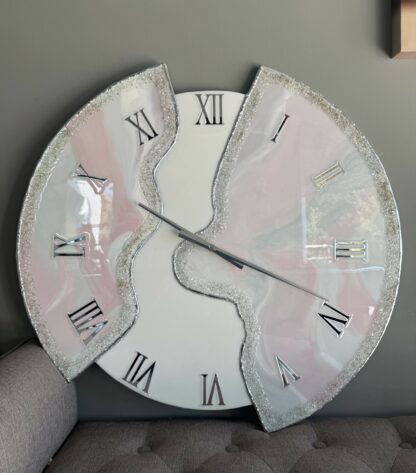Horloge déstructurée 75cm - rose, gris, blanc