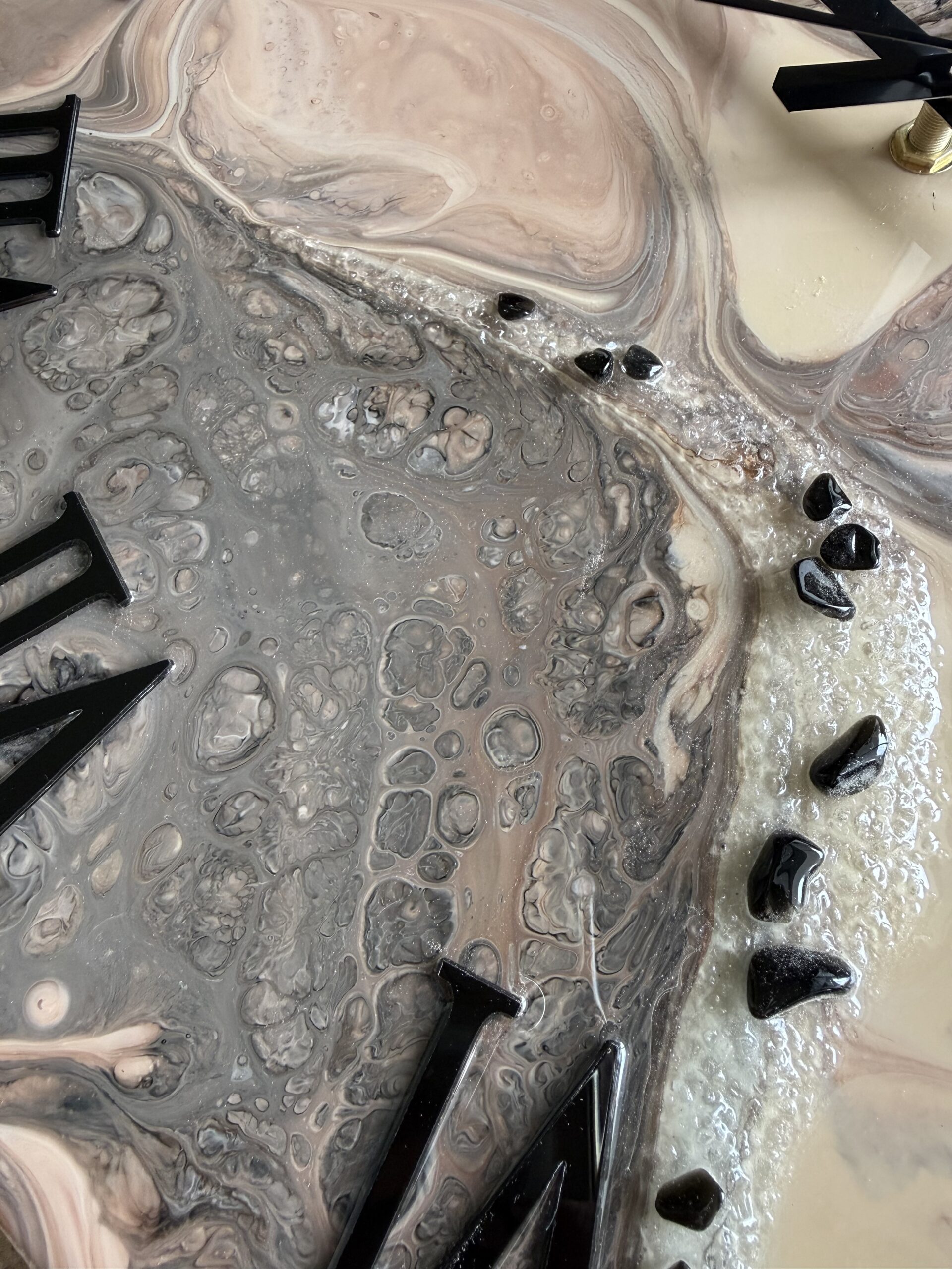 Horloge murale 50cm, tons brun à beige, finitions noires – Image 3