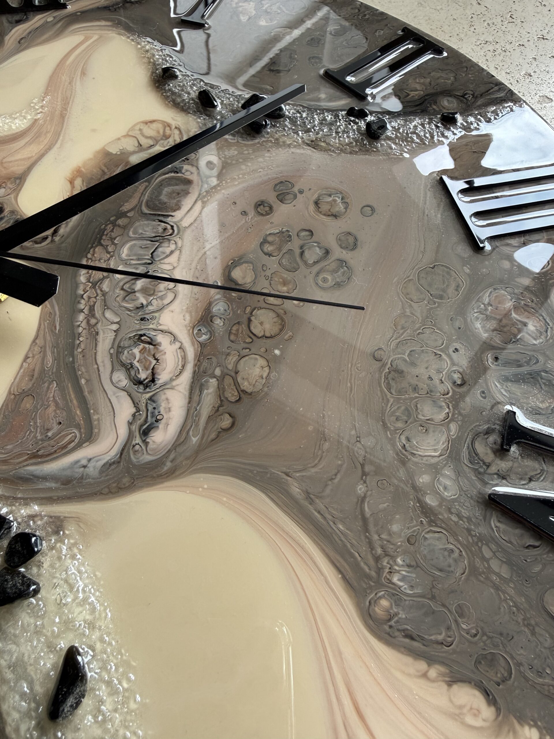 Horloge murale 50cm, tons brun à beige, finitions noires – Image 4