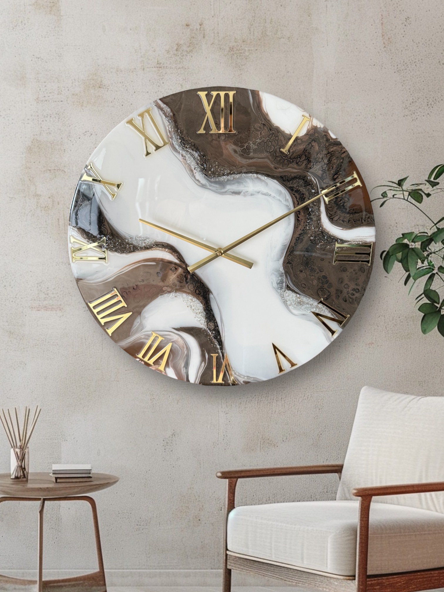 Horloge murale 60cm - Tons bruns, blanc, finitions dorées
