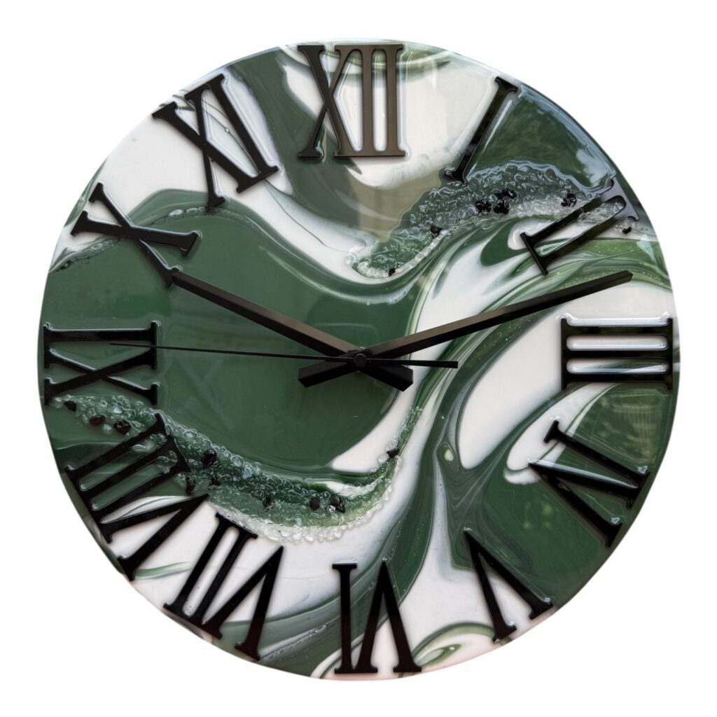 Horloge murale 35cm, tons vert forêt, blanc et noir