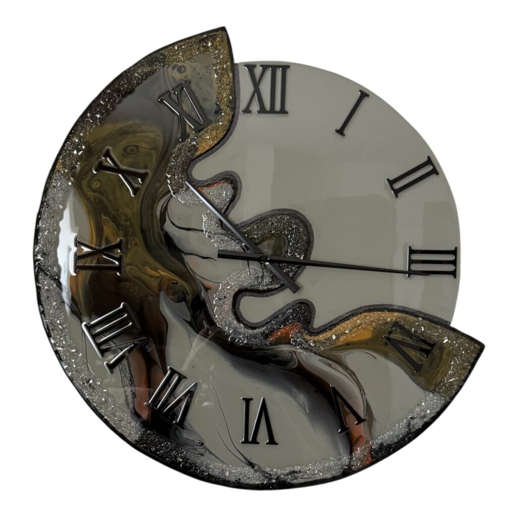 Horloge déstructurée 70cm, tons gris béton, ocre, oxyde de fer et noir